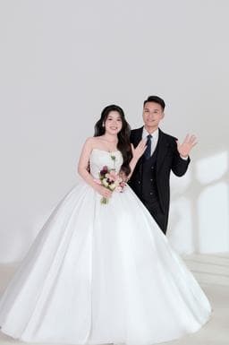 Online wedding card Thieu Lien from VowForever